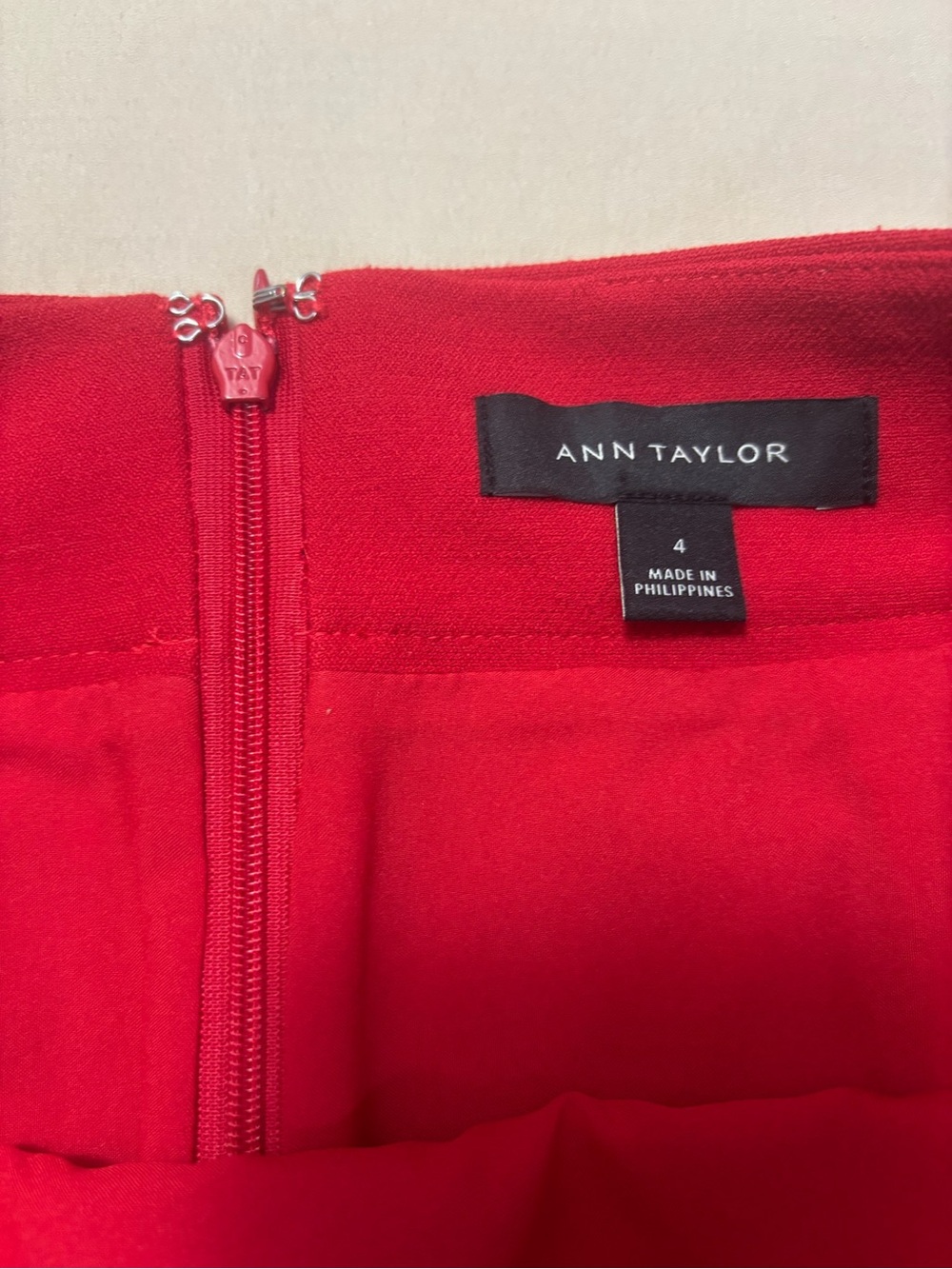 Ann Taylor Bold Red Pencil Skirt Women’s Size 4 - Picture 4 of 7